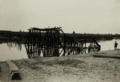 Зруйнований міст через Дністер у Залісках (1915).png