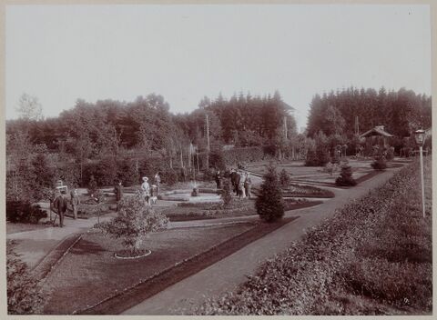 Променад перед залізничним вокзалом у Ходорові, 1903