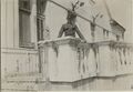 На терасі цісарсько-королівських апартаментів у Ходорові (1916).jpg