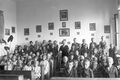 Учні в залі Артура Ґроттґера в Отиневицькій школі (1937).jpg