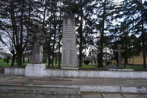 Пам'ятник військовим совіцької армії загиблих в Другій світовій (Жидачів).JPG