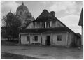 Будинок і церква в Берездівцях.jpg