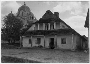 Будинок і церква в Берездівцях