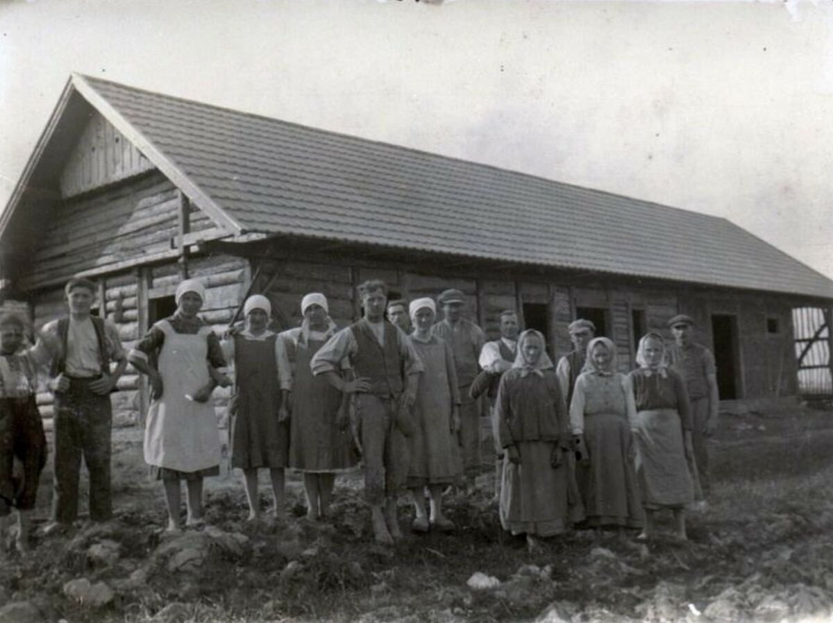 Будівництво будинку для молодої сімейної пари в Махлинці (1933)