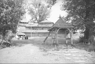 Ворота біля дерев'яної церкви Архистратига Михаїла (Верин)