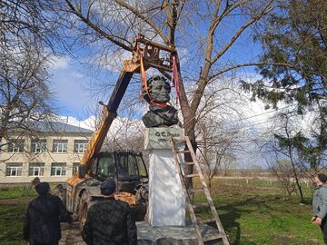 Демонтаж пам'ятника Пушкіну в Заболотівцях