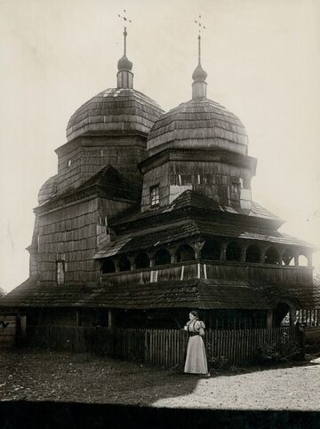 Дерев'яна церква в Роздолі