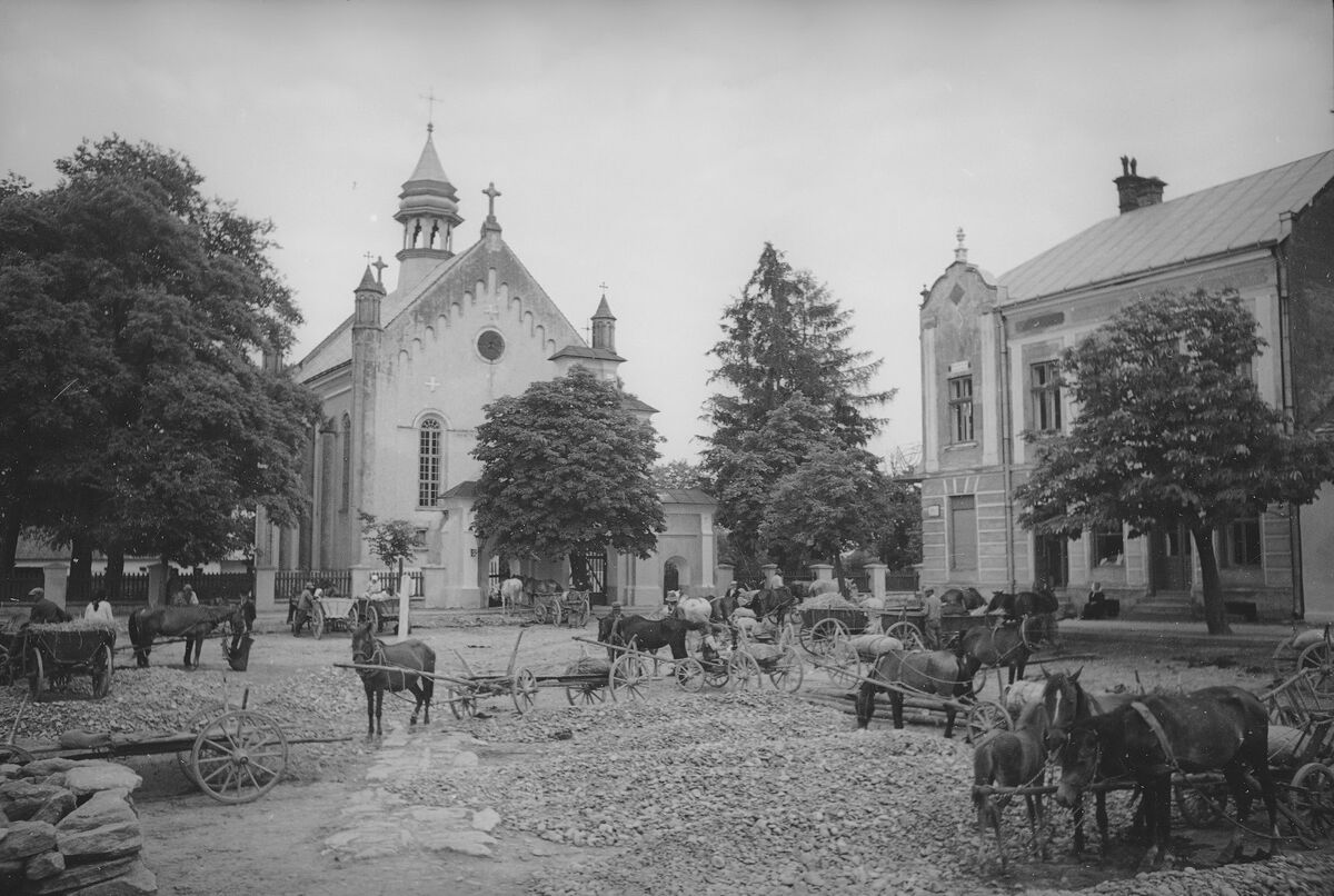 Журавно площа перед костелом (1938)