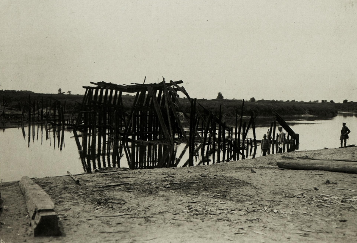 Зруйнований міст через Дністер у Залісках (1915)