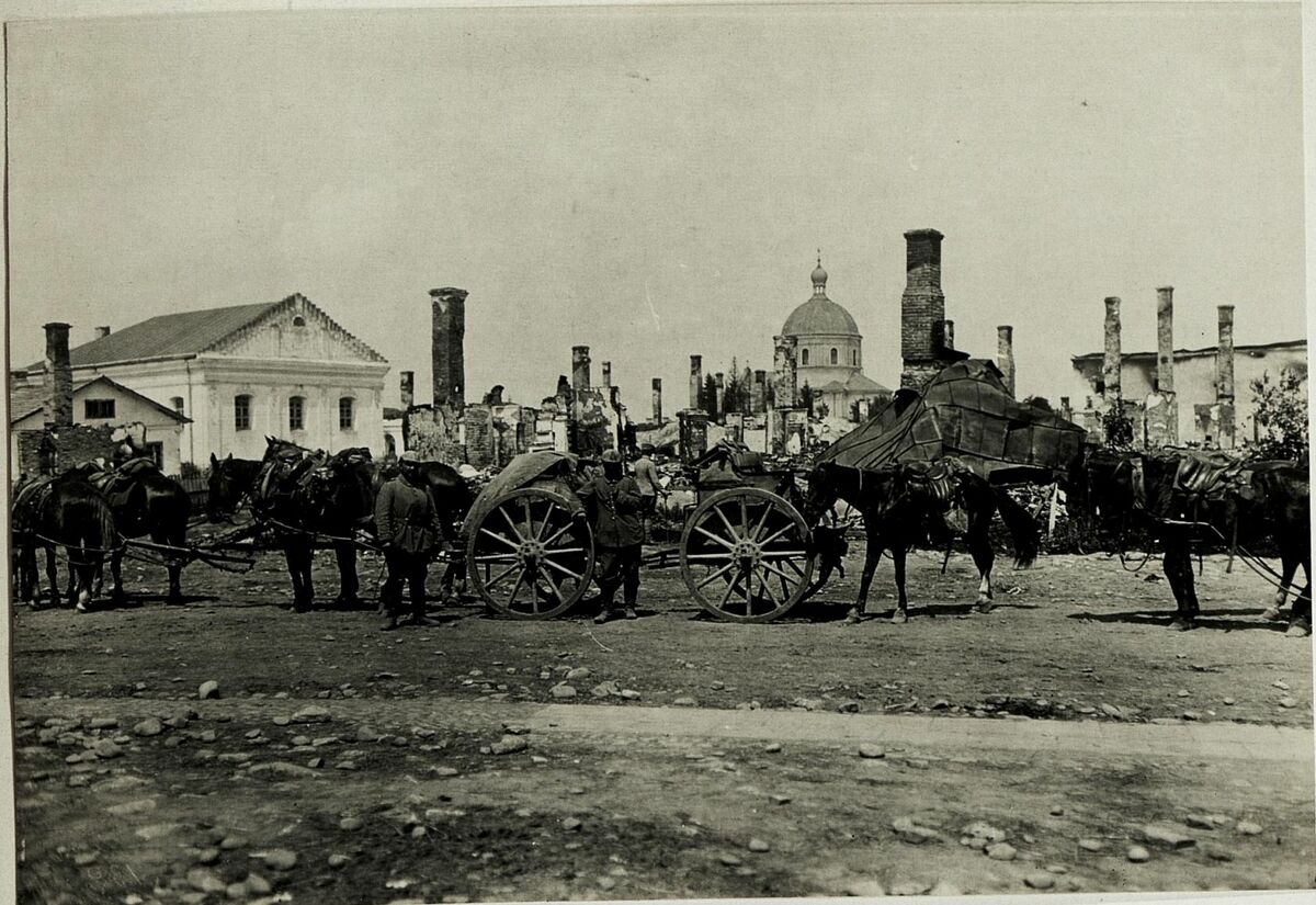 Зруйнований центр Журавно (1915)