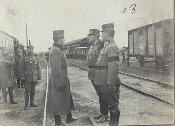 Кайзер Карл I з німецькими офіцерами у Ходорові (1917) (4)
