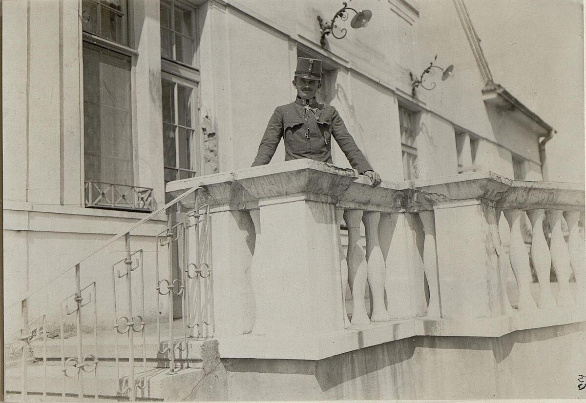 На терасі цісарсько-королівських апартаментів у Ходорові (1916)