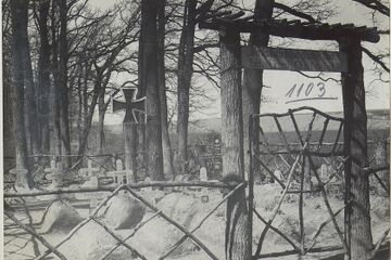 Німецьке військове поховання в лісі біля Ходорова