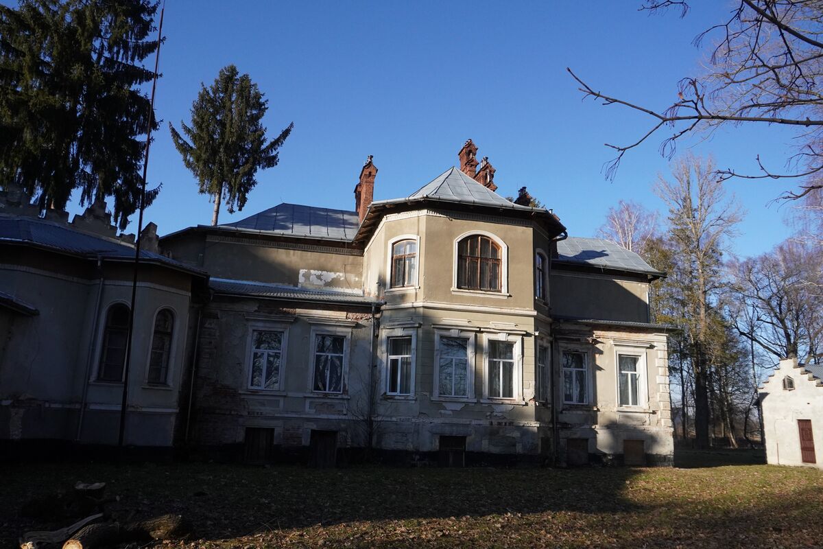 Палац Стаженських-Голуховських (вигляд з парку) (2)