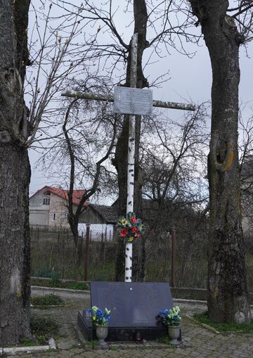 Пам'ятний хрест пам'яті жидачівців жертв НКВД