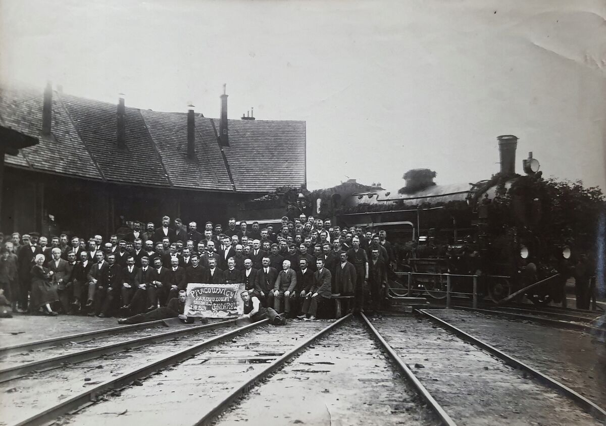 Робітники середнього паровозного депо в Ходорові (1924)