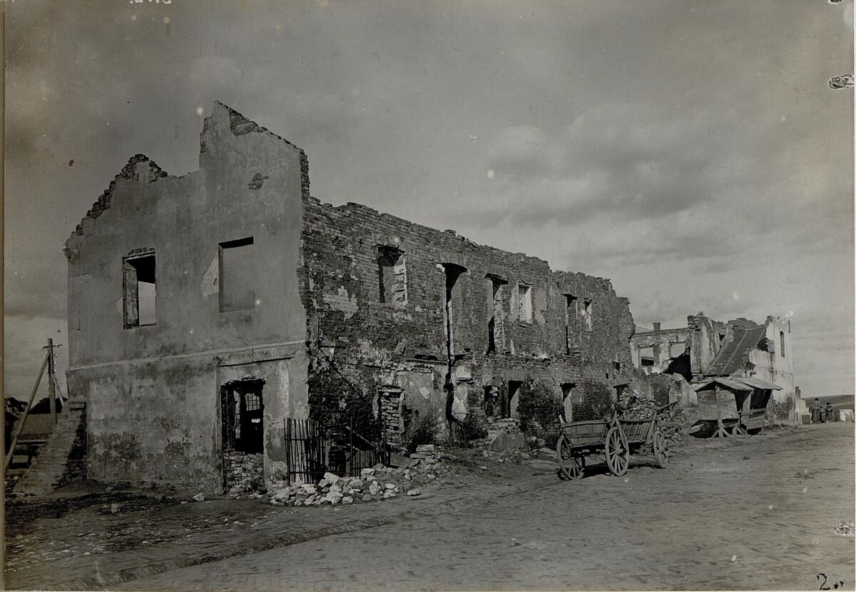 Руїни на центральній площі Ходорова (1916)