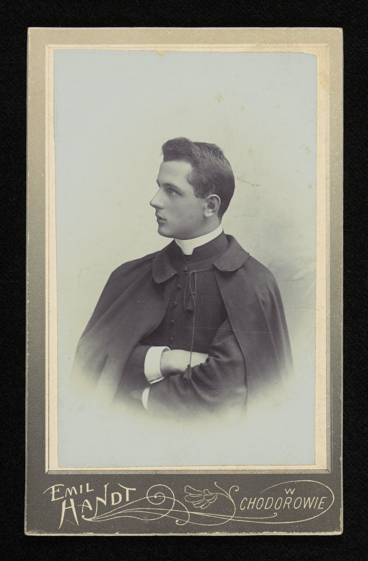 Фото священника у фотоательє Еміля Хандта (Ходорів) (1910)