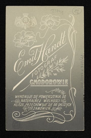 Фото священника у фотоательє Еміля Хандта (Ходорів) (1910) (зворот)